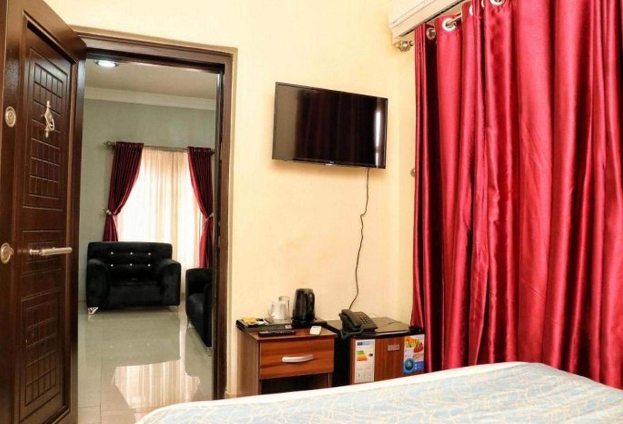 Room In Lodge - Bayse One Premium Hotel Ibadan Luaran gambar