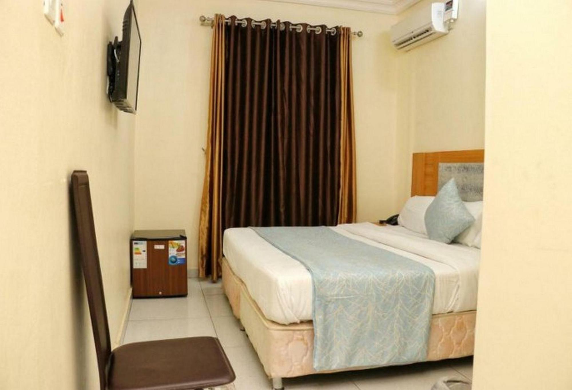 Room In Lodge - Bayse One Premium Hotel Ibadan Luaran gambar