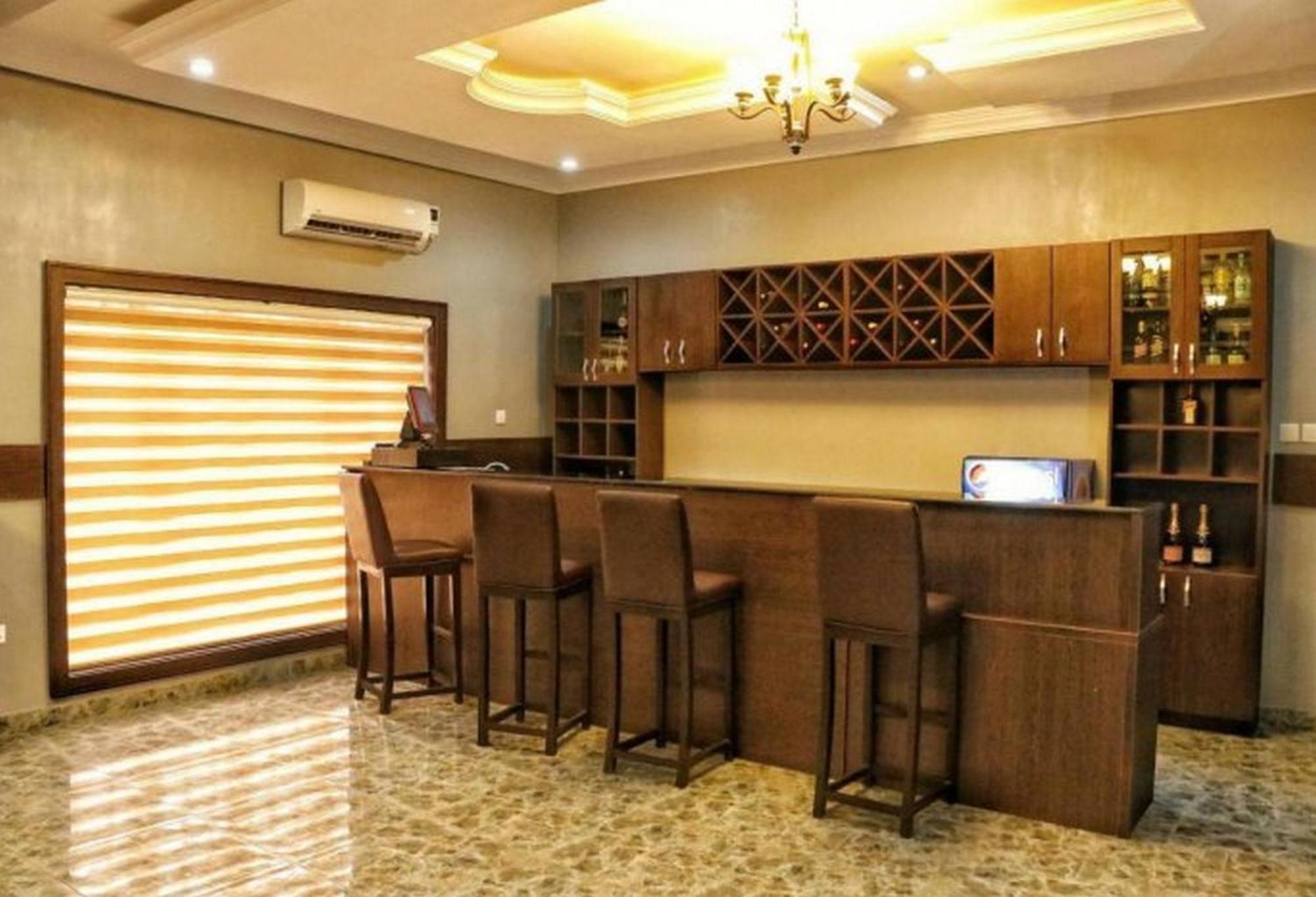 Room In Lodge - Bayse One Premium Hotel Ibadan Luaran gambar