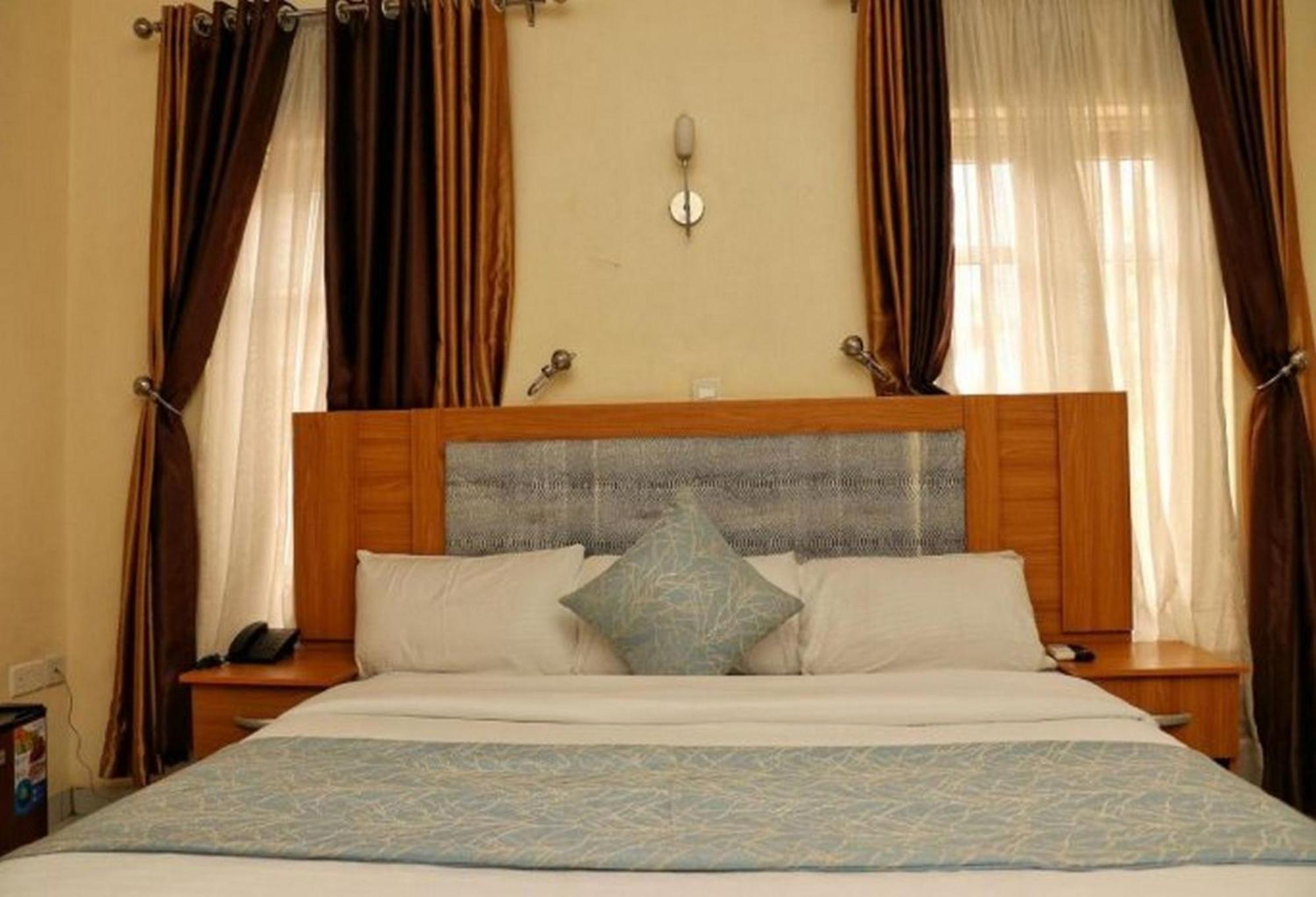 Room In Lodge - Bayse One Premium Hotel Ibadan Luaran gambar