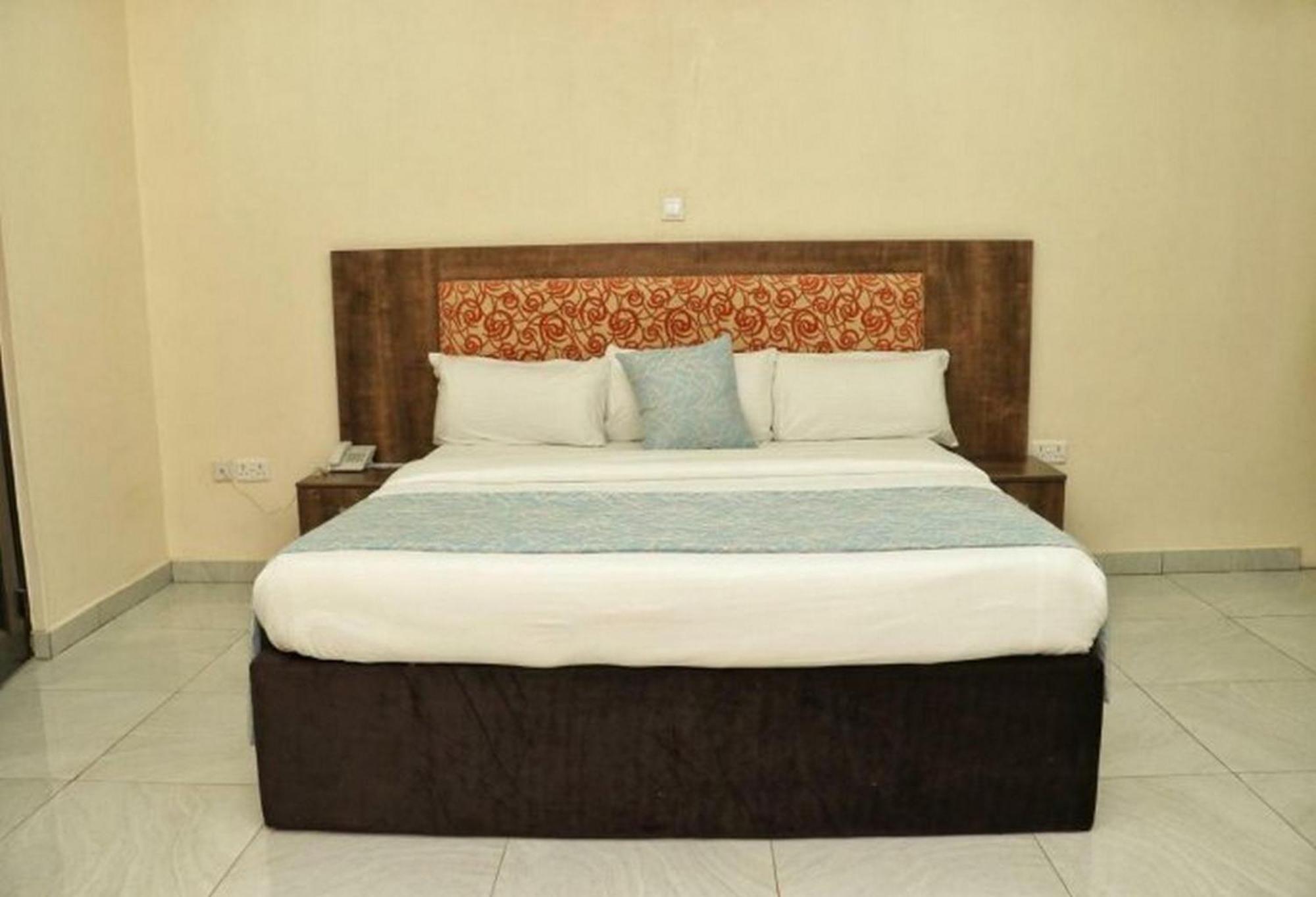 Room In Lodge - Bayse One Premium Hotel Ibadan Luaran gambar